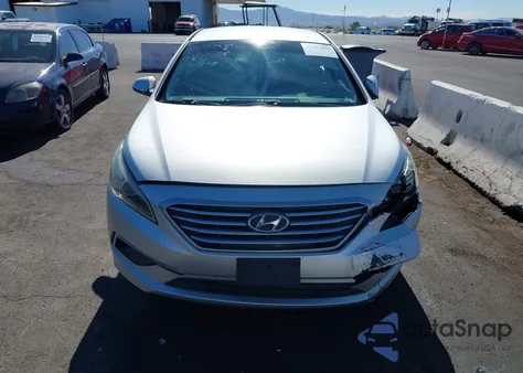 2016 Hyundai Sonata Se z USA, uszkodzony, nr VIN 5NPE24AF3GH265079